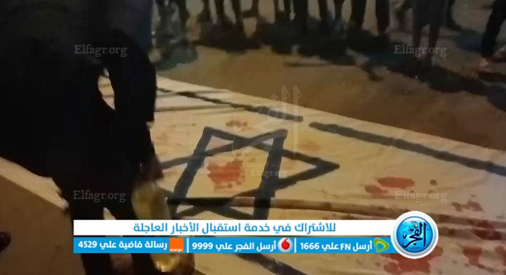 أهالي "أبوالريش" بدمنهور يدهسون ويحرقون علم إسرائيل تضامنا مع فلسطين (فيديو وصور)
 منذ أقل من 5 دقائق