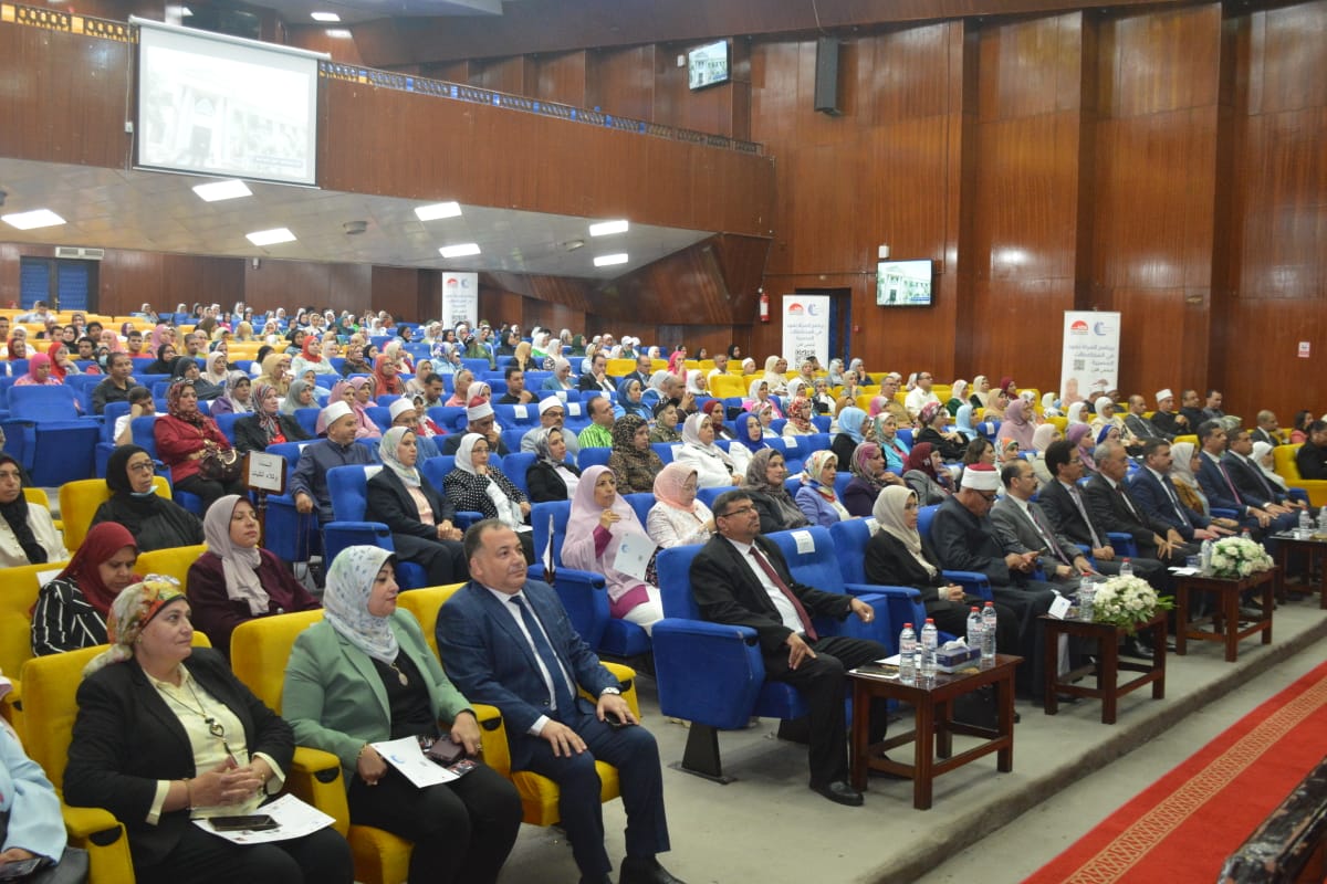 محافظ القليوبية يشهد ندوة برنامج "المرأة تقود في المحافظات المصرية"
 منذ 18 دقيقة